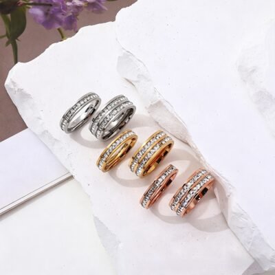 Stainless steel crystal ring set in gold silver and rose gold plating
