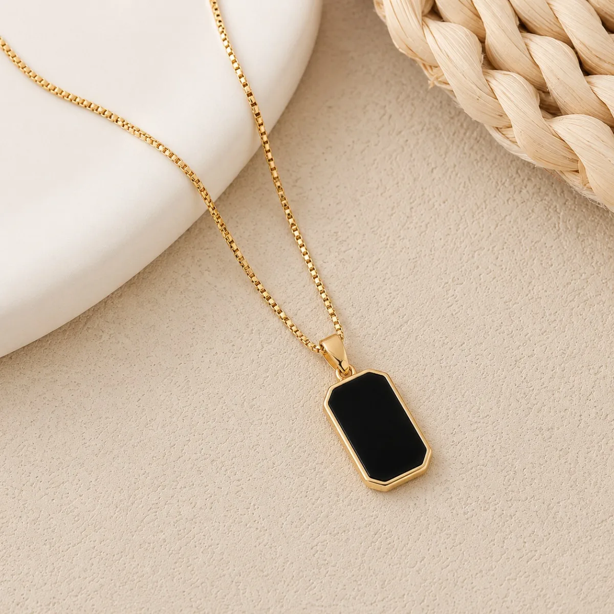 Black Pendant Box Chain Necklace - Image 3