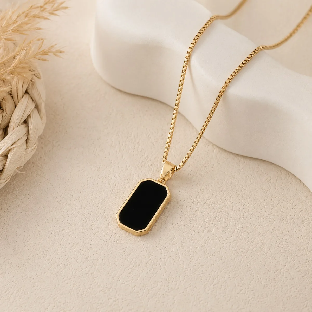 Black Pendant Box Chain Necklace - Image 2