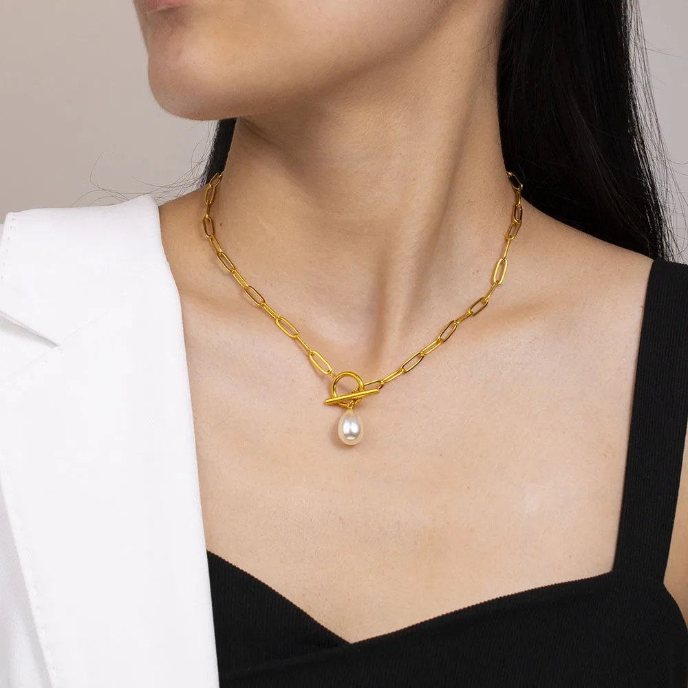 Detail view of paperclip chain pearl necklace with toggle clasp and pearl pendant